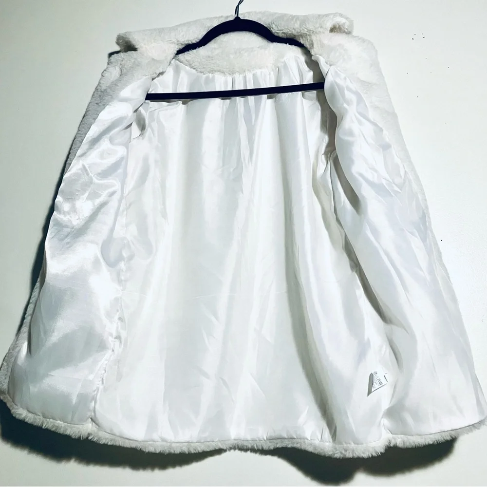 Elegant White Faux Fur Women's Jacket w/ matching scarf - Picture 7 of 16